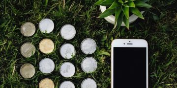 Automate Your Savings: Top Apps for Rounding Up and Investing - Cover Image